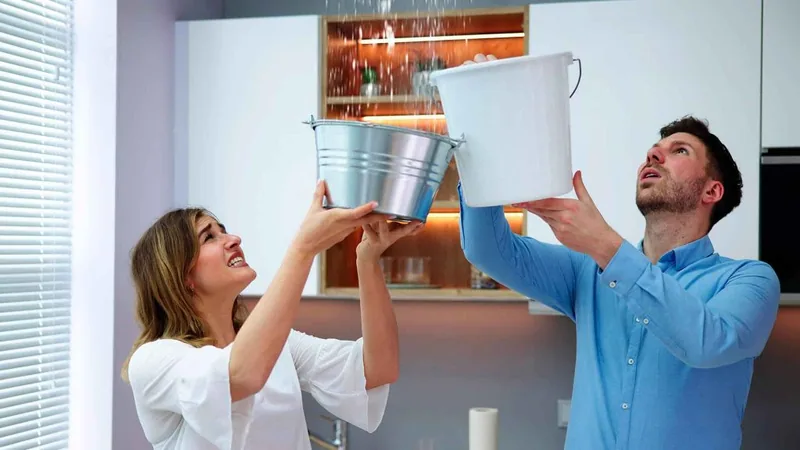 Cómo dar un parte de daños por agua de vecino