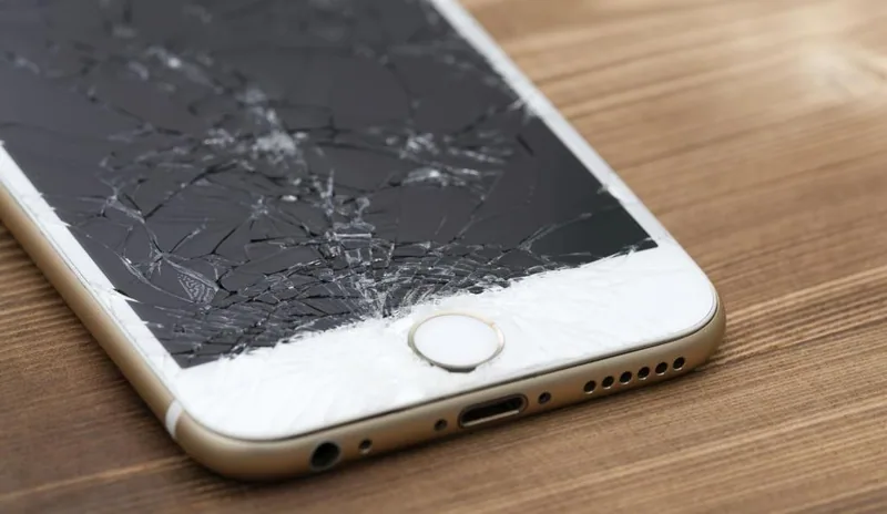 Imagen principal del artículo: Seguros de móvil: rotura de pantalla, qué cubren y cuándo compensa | JLA Asociados Seguros